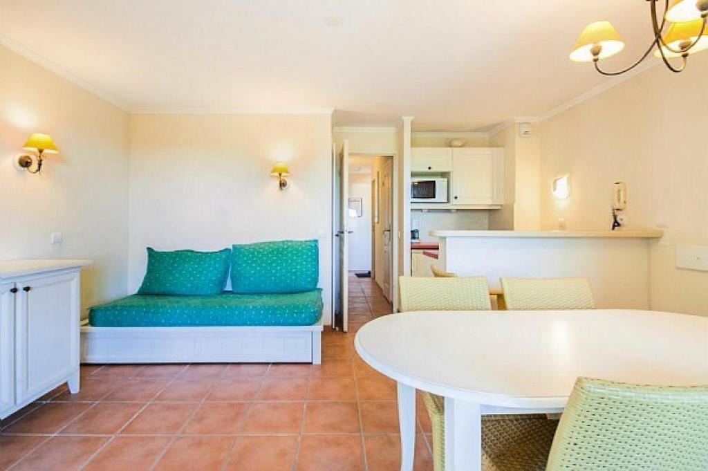 een woonkamer met een bank en een tafel bij Village Pont Royal en Provence - maeva Home - Appartement 3 pièces 6 person 684 in Mallemort