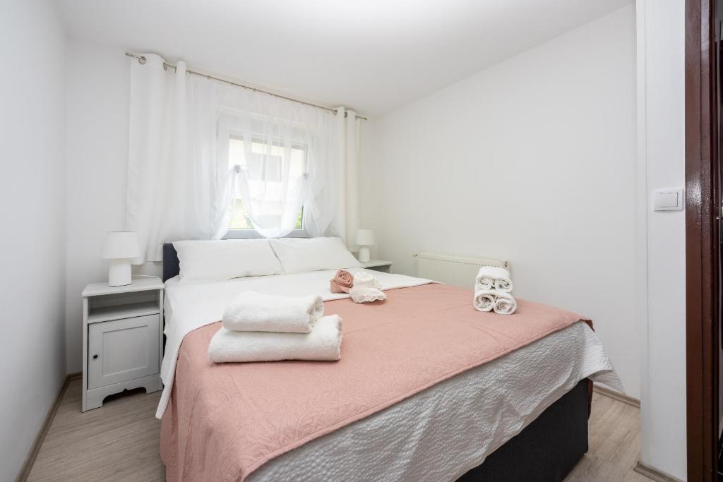 Postel nebo postele na pokoji v ubytování Apartmani Ana