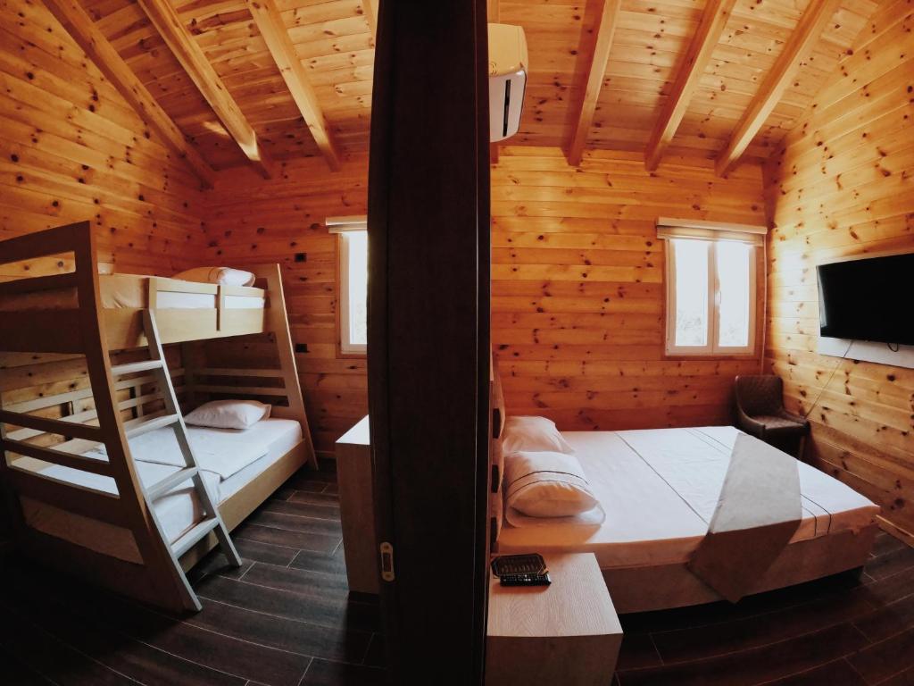 Letto o letti in una camera di Hysaj Agroturizëm