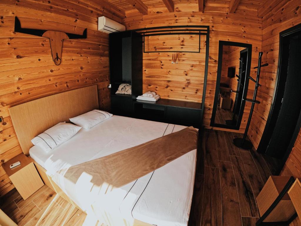Hysaj Agroturizëm - Double Room With Private Bathroom