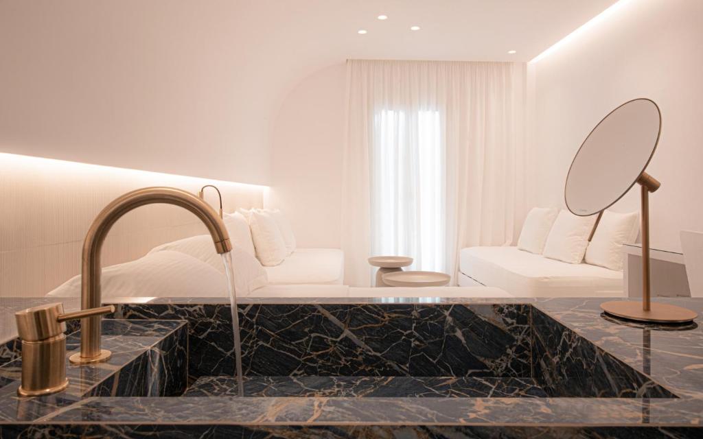 Petasos Chic Hotel - 3