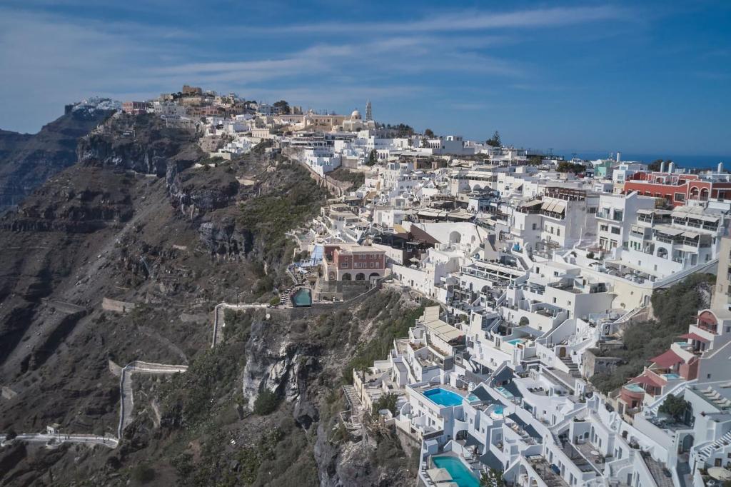 Amphitheater Cave Houses photo