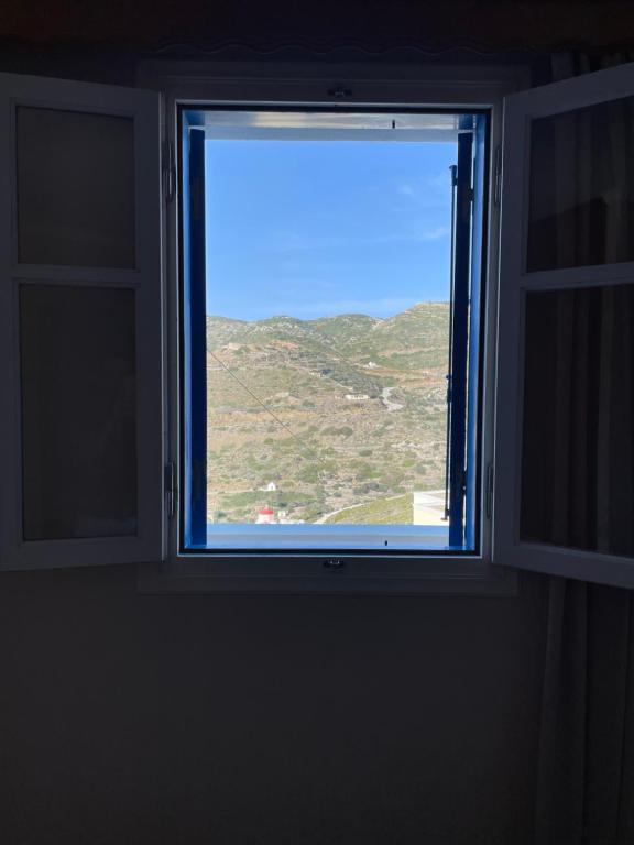 Nespecifikovaný výhled na hory nebo výhled na hory při pohledu z aparthotelu