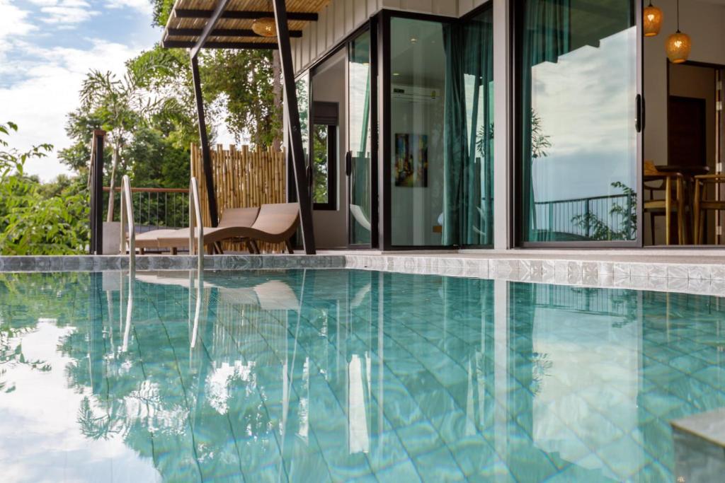 Bazén v ubytování HinKong View Pool Villa Koh Phangan nebo v jeho okolí