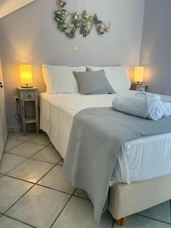 Postel nebo postele na pokoji v ubytování Emelia Apartment