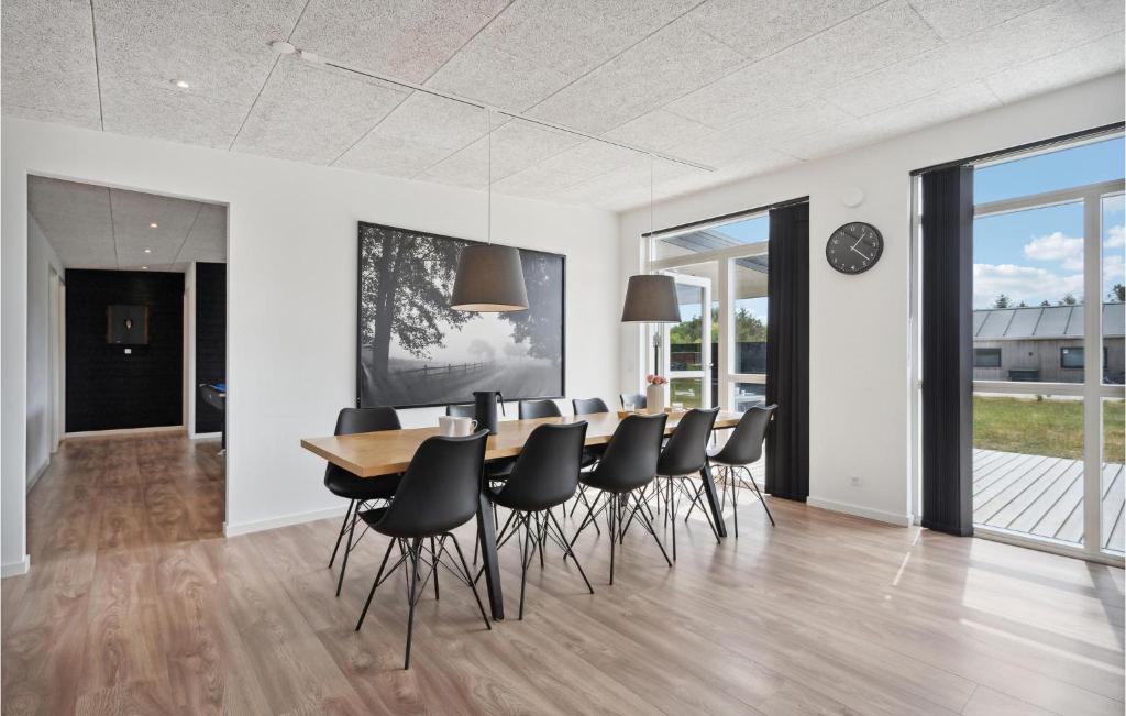 TV a/nebo společenská místnost v ubytování Pet Friendly Home In Nørre Nebel