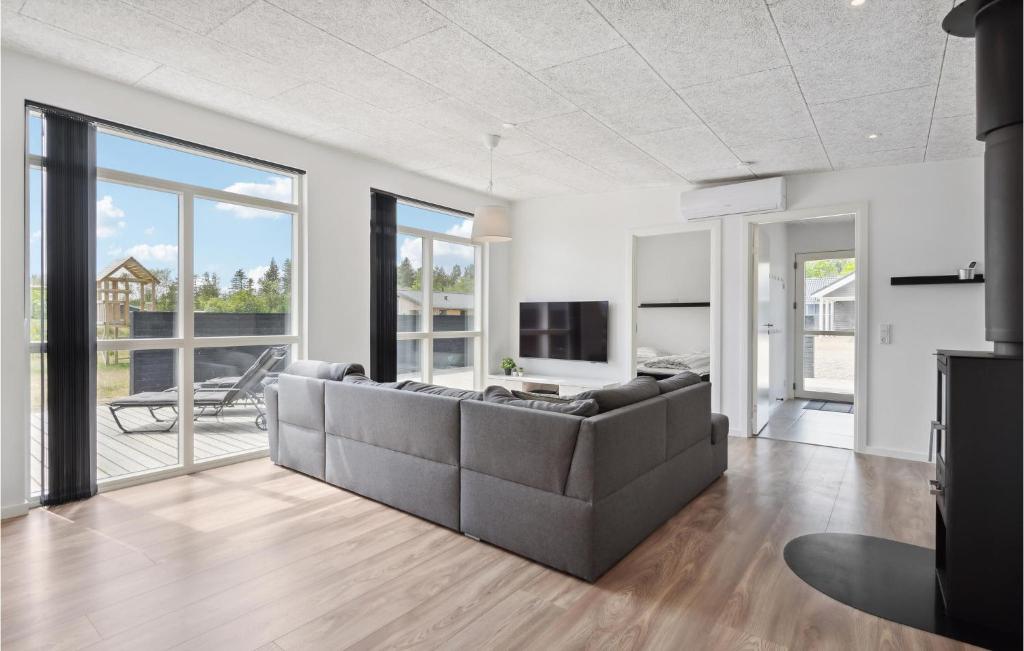 TV a/nebo společenská místnost v ubytování Pet Friendly Home In Nørre Nebel
