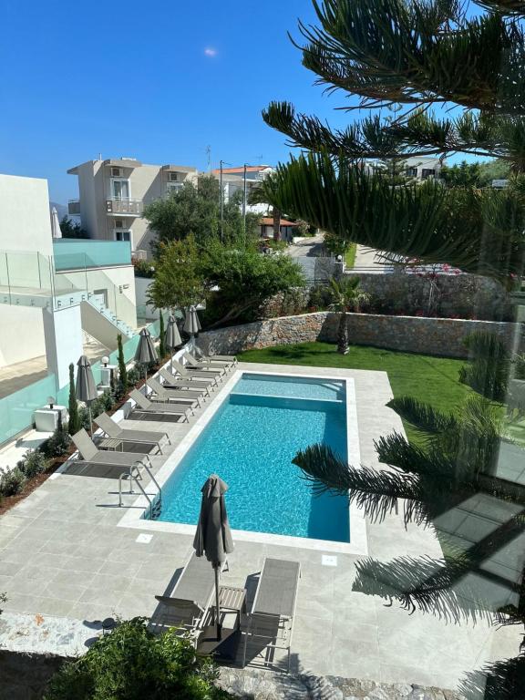 Bazén v ubytování Cost Mari Almyrida New by ZAGO Boutiqe hotels nebo v jeho okolí