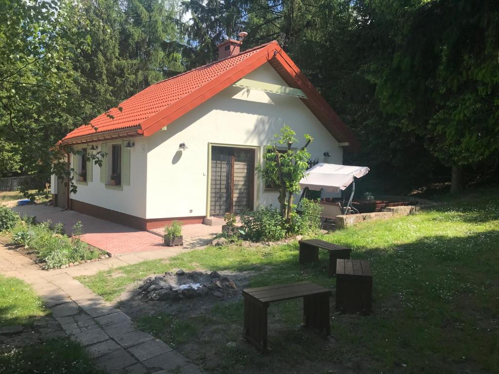 a small white house with an orange roof at Mazurski Domek Brożówka 50 m od plaży in Brożówka