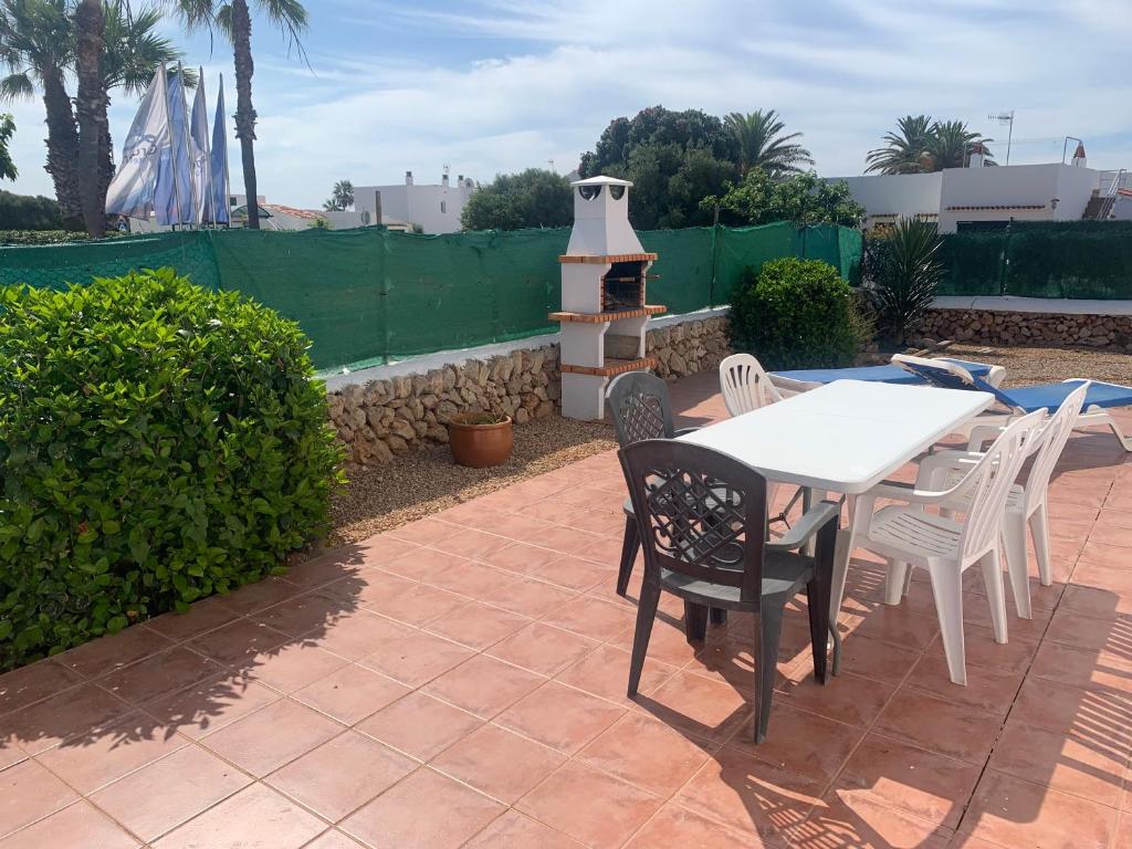 Gran casa con Bonito Jardin, Calan Bosch – Updated 2023 Prices