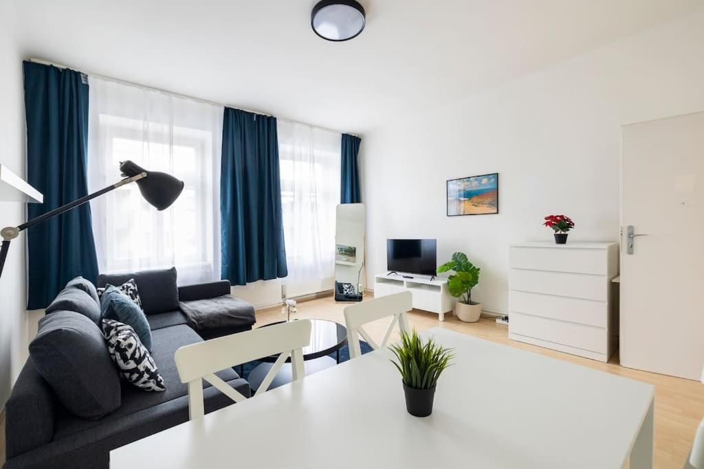 Ruang duduk di Beautiful 1 Bedroom Apartment near Schönbrunn