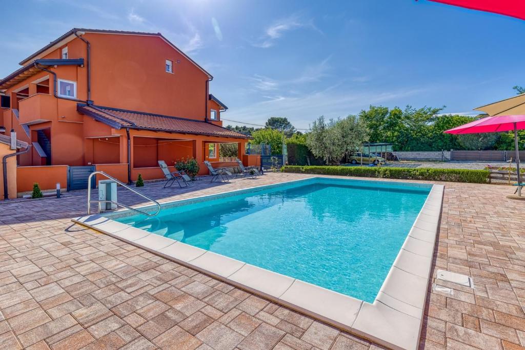Bazén v ubytování Apartments Danka with Shared Pool nebo v jeho okolí