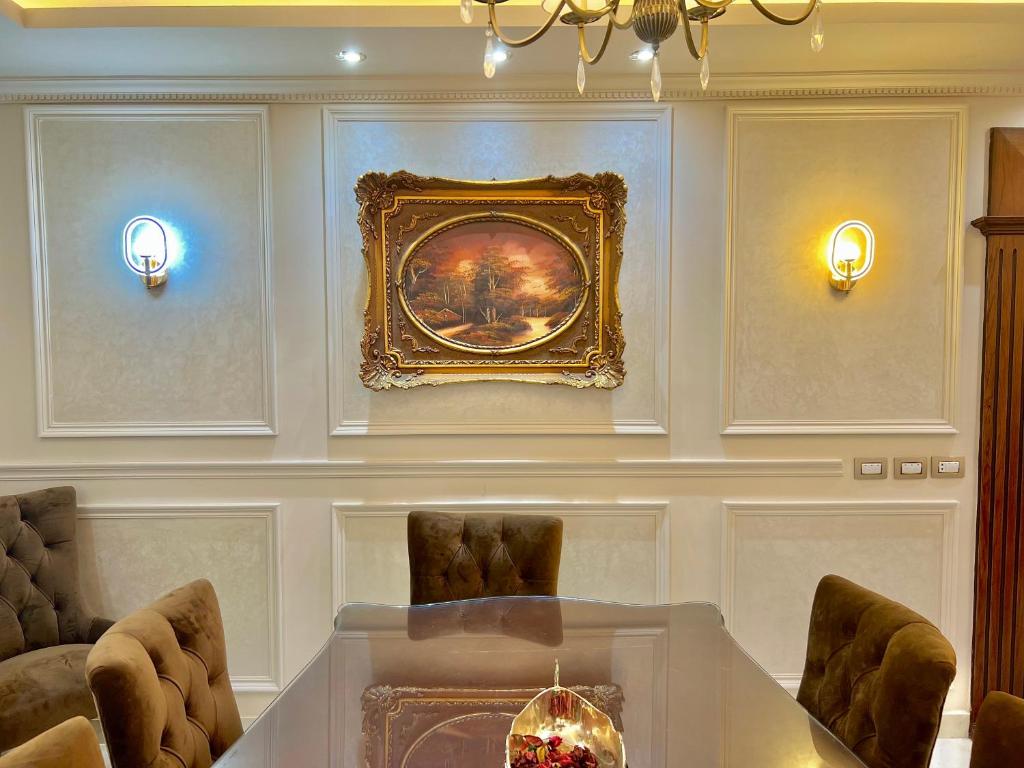 Posezení v ubytování Ultra Luxury 3BR with Pools ,Sports ,Dining in Gated compound, Close to all sites