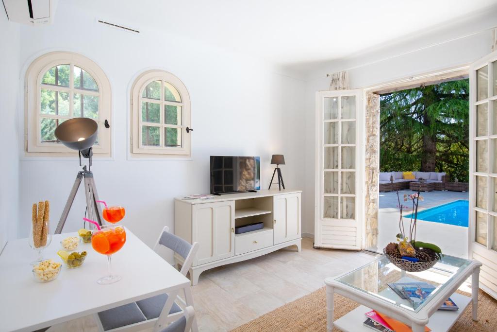 La Connexion, Gay Men Only - Apartment With Pool View