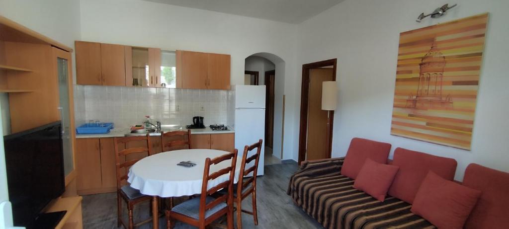 Kuchyň nebo kuchyňský kout v ubytování Apartment Štrbić