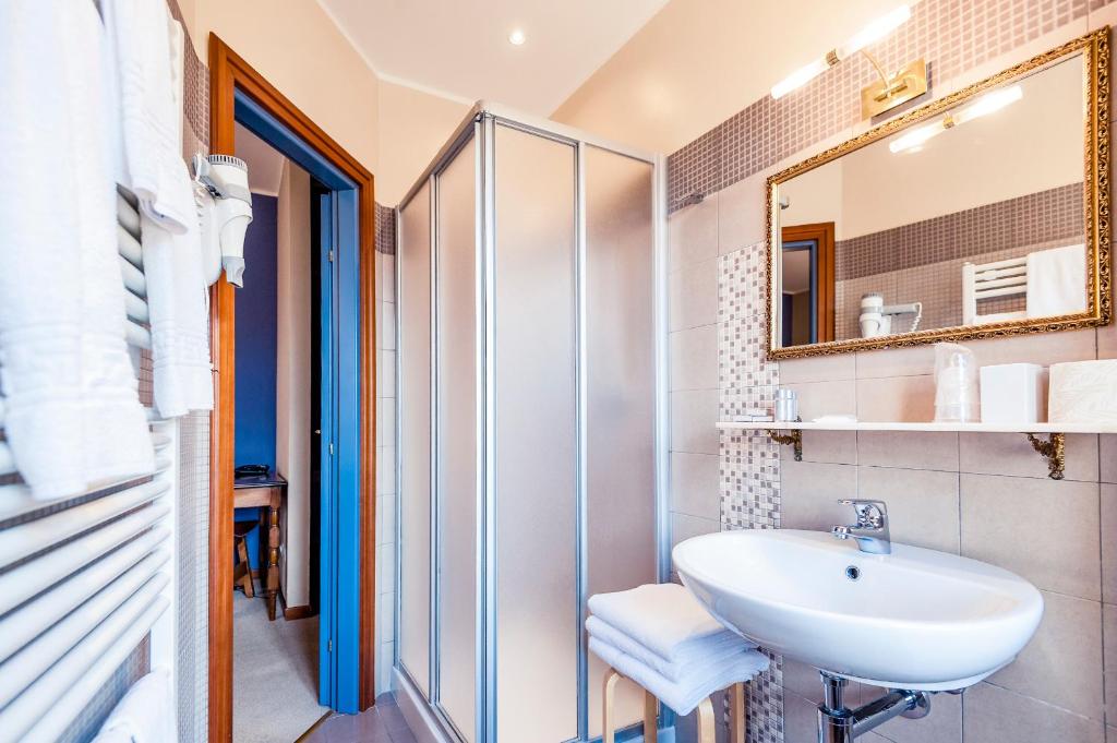 Koupelna v ubytování La Grotta Hotel