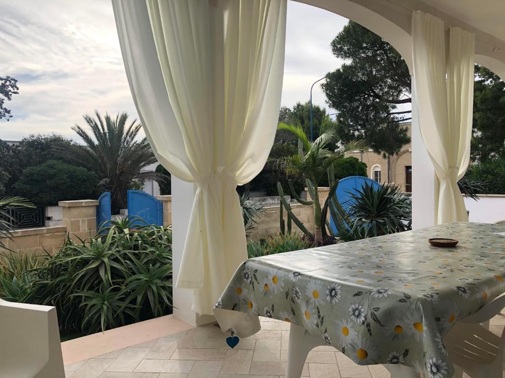 A balcony or terrace at La sirenetta bellicosa