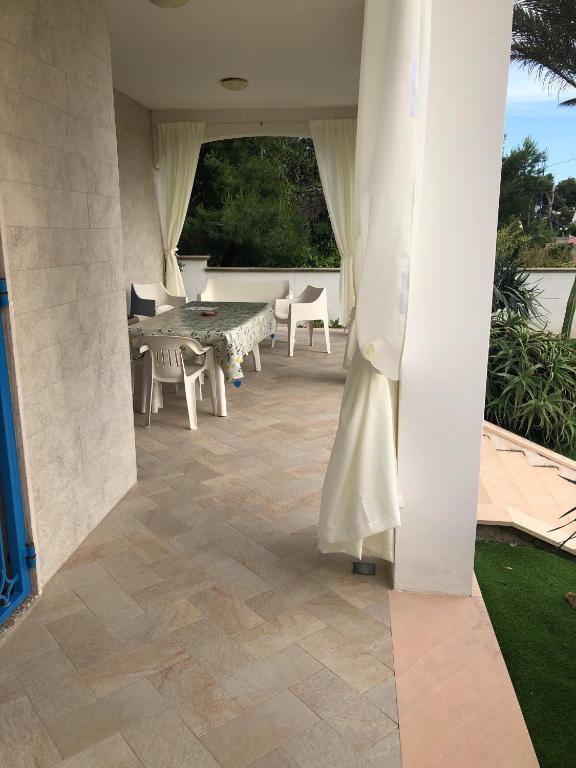 A balcony or terrace at La sirenetta bellicosa