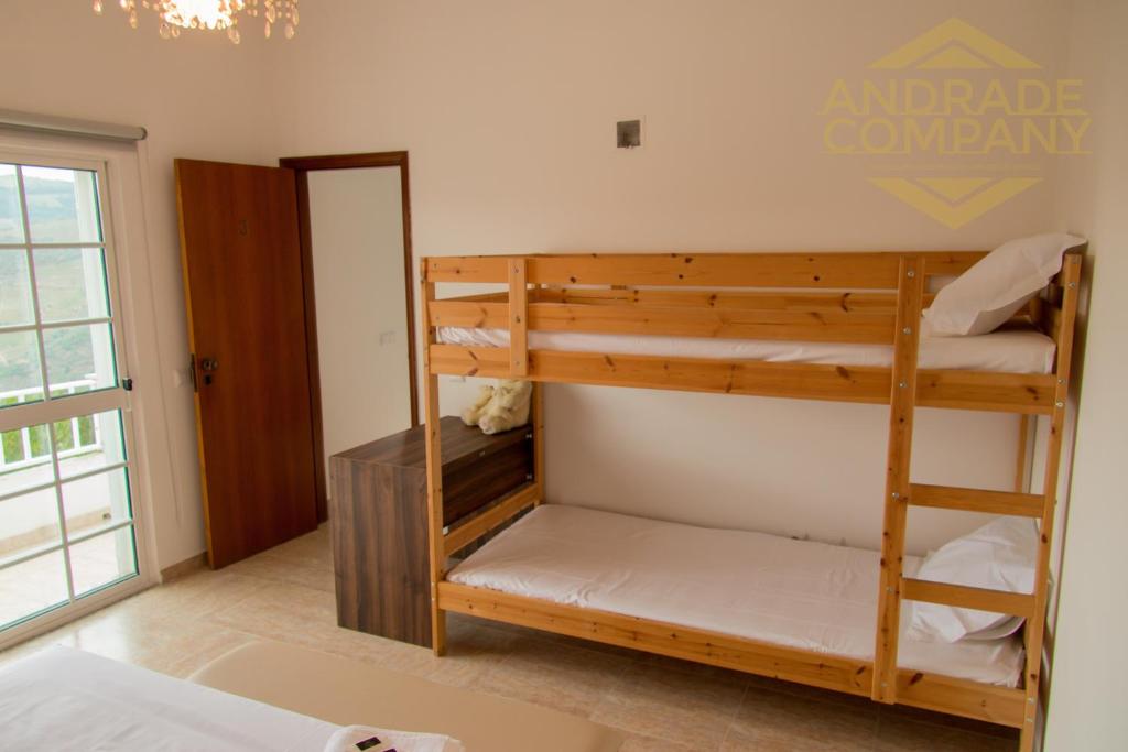 a bedroom with two bunk beds in a room at Casa da Calçada in Pinhão