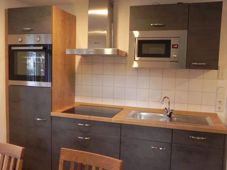 Kuchyň nebo kuchyňský kout v ubytování Ferienwohnung Tiererlebnishof Obermühle