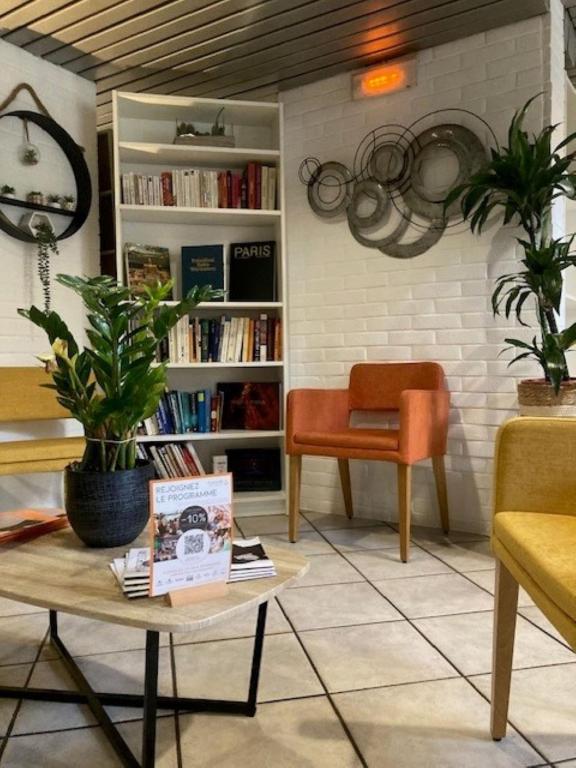 Kyriad Hotel Montpellier Centre Antigone - Resim 18