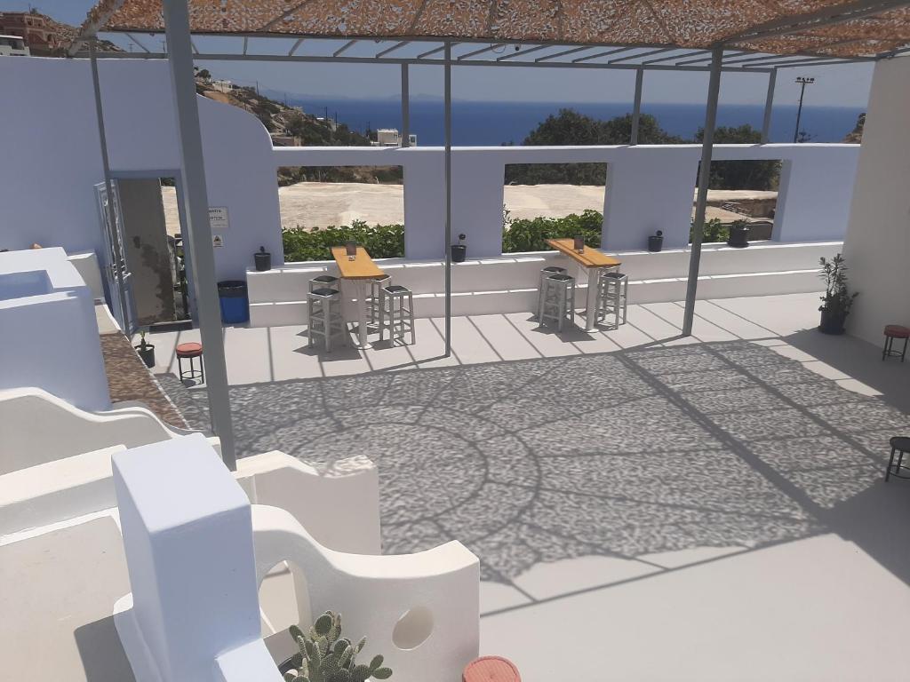 a view of a patio with tables and chairs at il Centro in Ios Chora