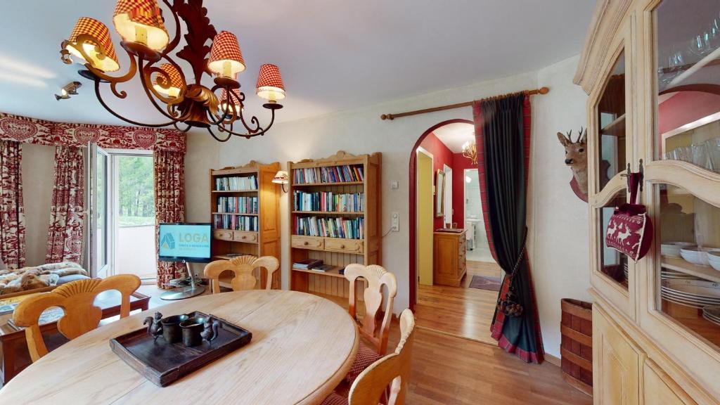 Knihovna v apartmánu