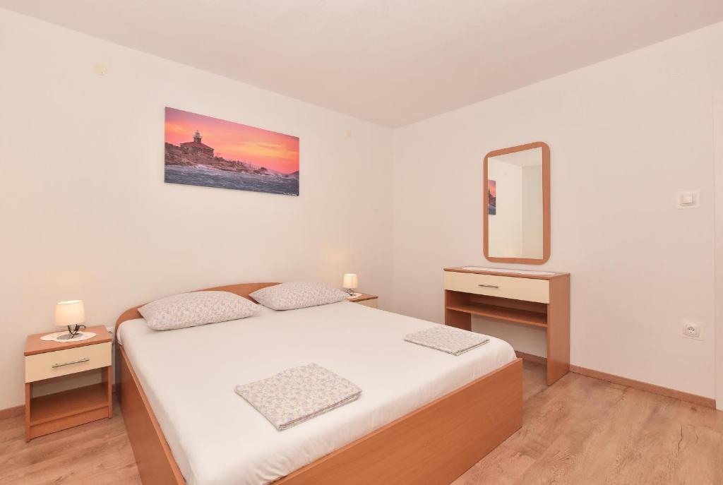 Postel nebo postele na pokoji v ubytování Apartments Vjeko