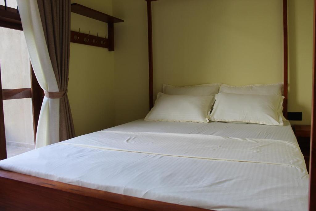 Postel nebo postele na pokoji v ubytování Kandy Lotus Chalet