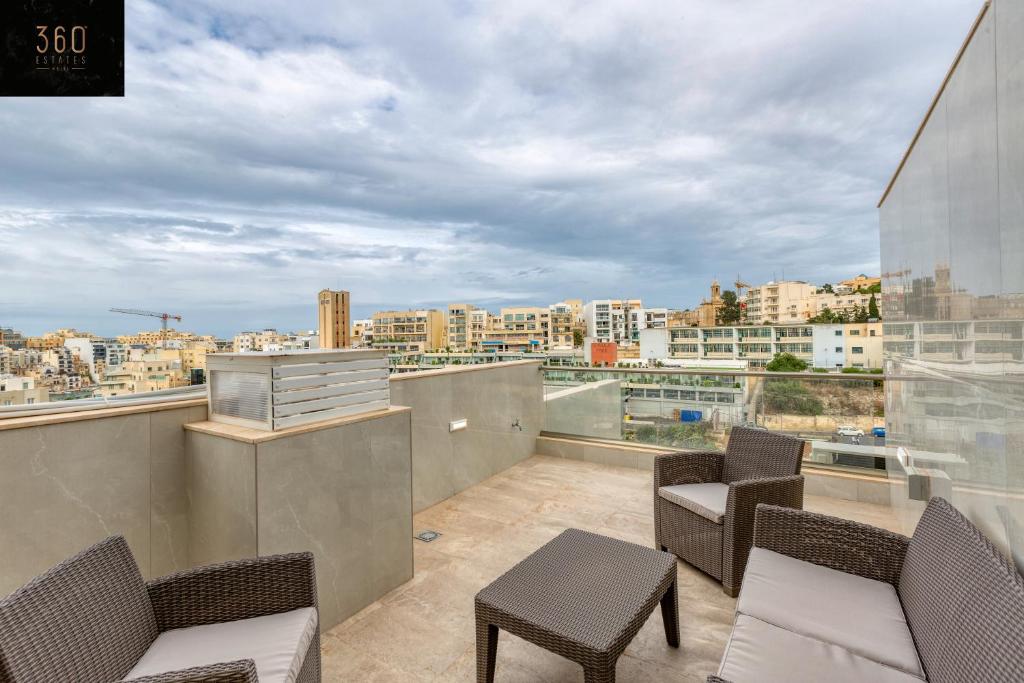 Luxury Penthouse With Rooftop, Private Pool, For In Xcanatún, Yucatan ...