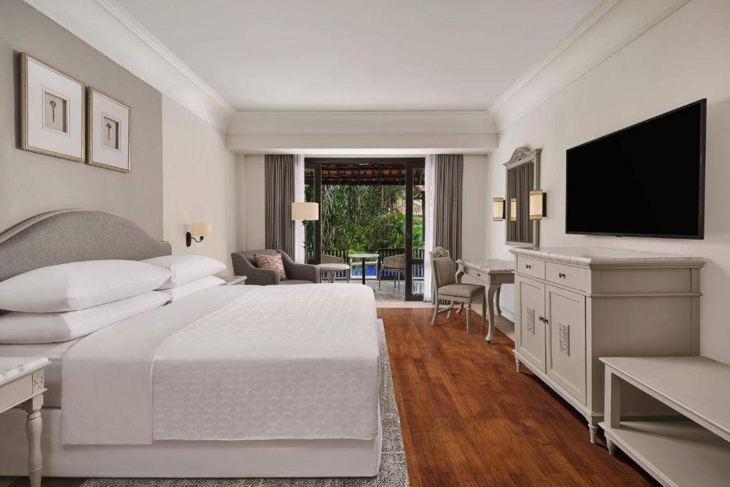 TV a/nebo společenská místnost v ubytování Mustika Yogyakarta Resort and Spa