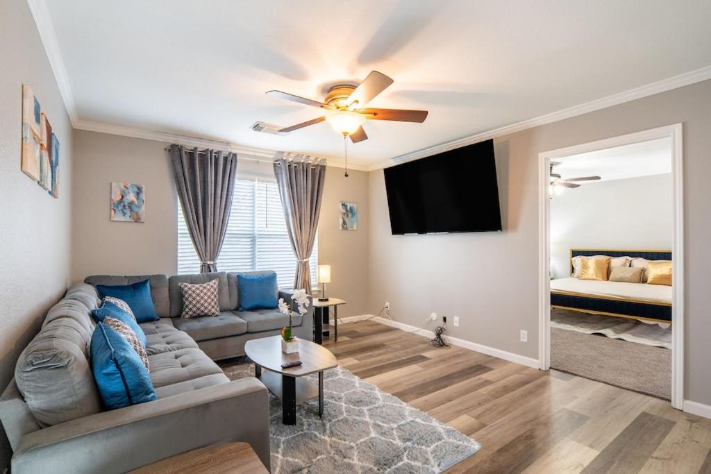 Χώρος καθιστικού στο Spacious beautiful home near Kalahari Resorts (9min)
