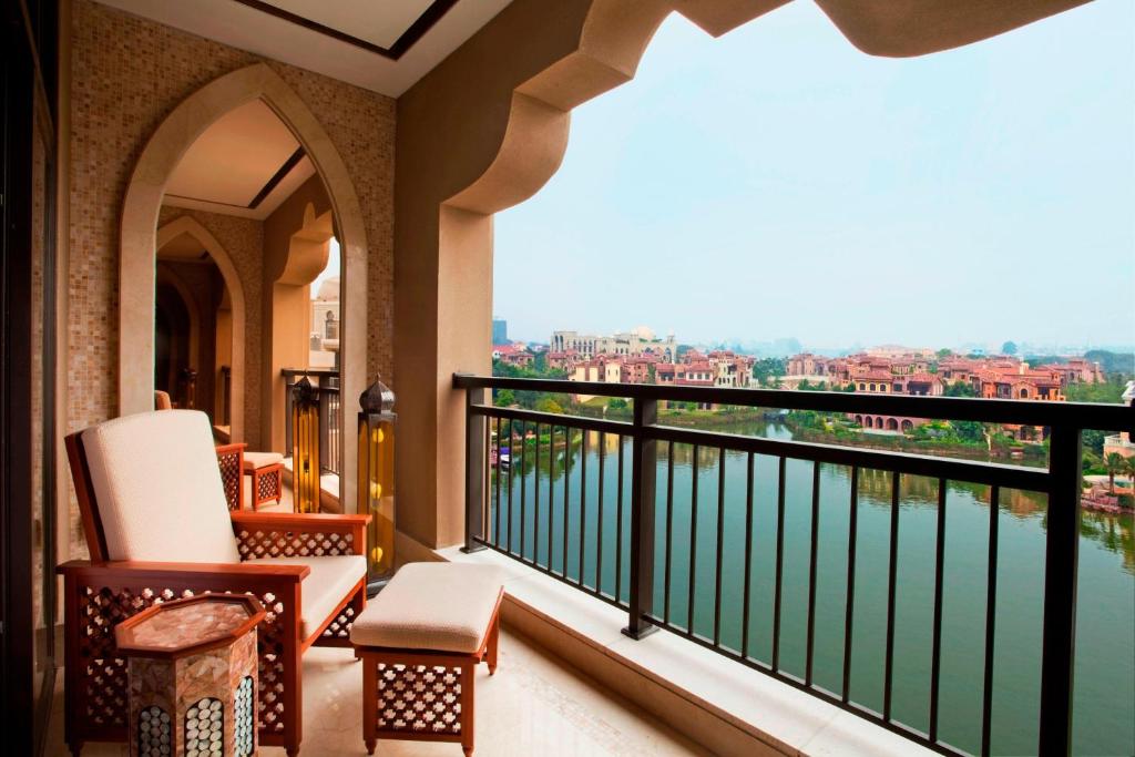 Balkón nebo terasa v ubytování Sheraton Qingyuan Lion Lake Resort