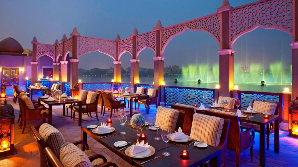 Restaurace v ubytování Sheraton Qingyuan Lion Lake Resort