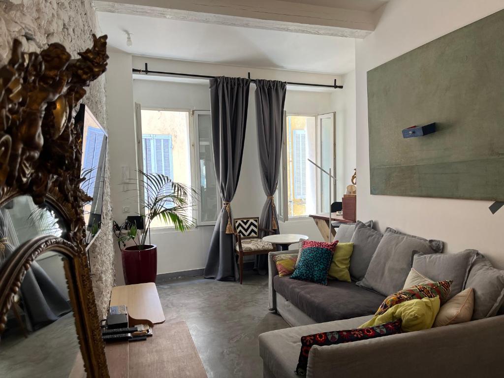 a living room with a couch and a table at Home à la mer in La Ciotat