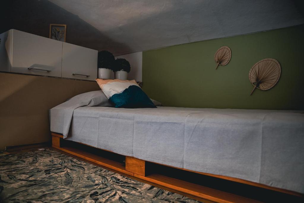 Ένα ή περισσότερα κρεβάτια σε δωμάτιο στο rilassante casa a Torino
