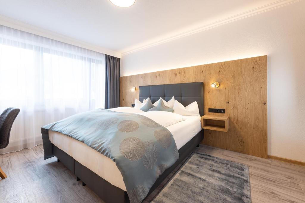 Postel nebo postele na pokoji v ubytování Hotel Alphof Stubaital