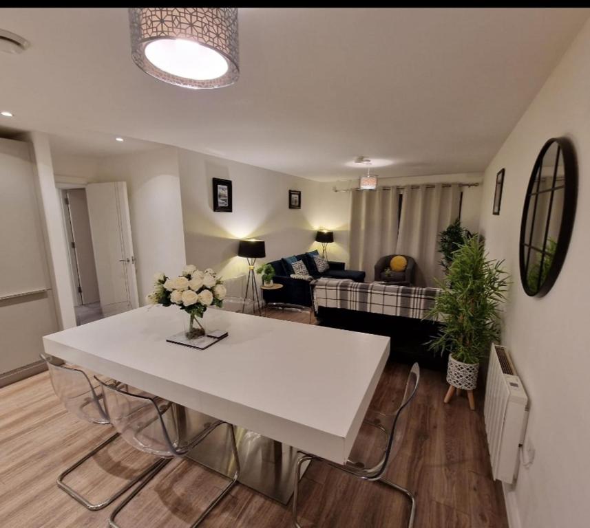 a living room with a white table and a couch at Modern apartment, sleeps 6, Belfast city centre in Belfast