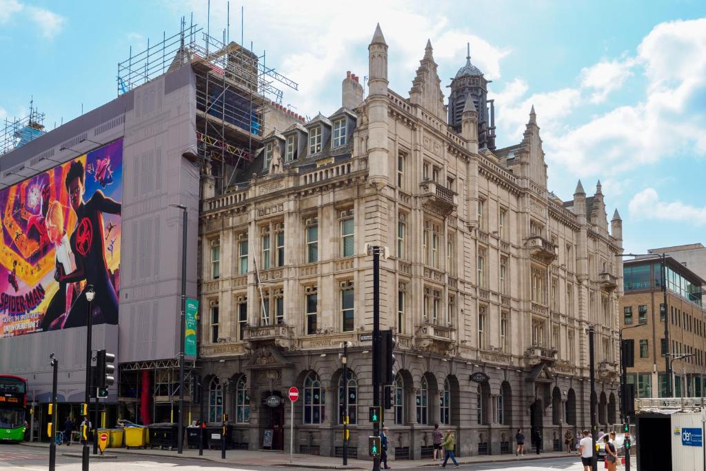 a large building on the corner of a street at Pearl Chambers in Leeds City Centre in Leeds