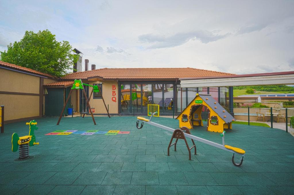 Herní místnost nebo prostor pro děti v ubytování Spa Hotel Ezeretz Blagoevgrad