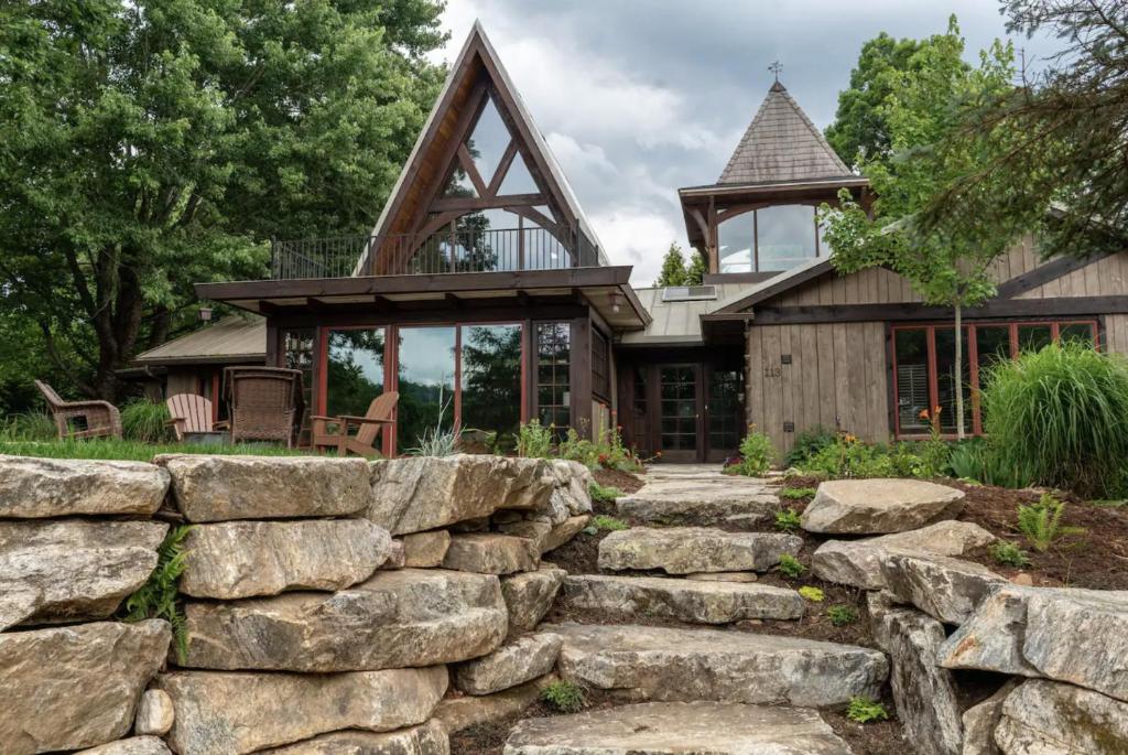 Bullhead Mountain Lodge, Black Mountain (updated prices 2024)