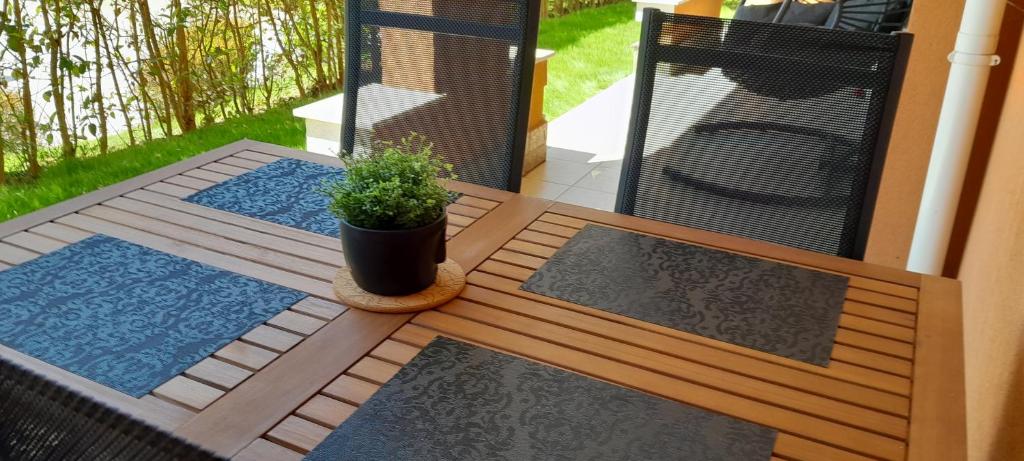 A balcony or terrace at Lilia Apartments Каваци, Созопол