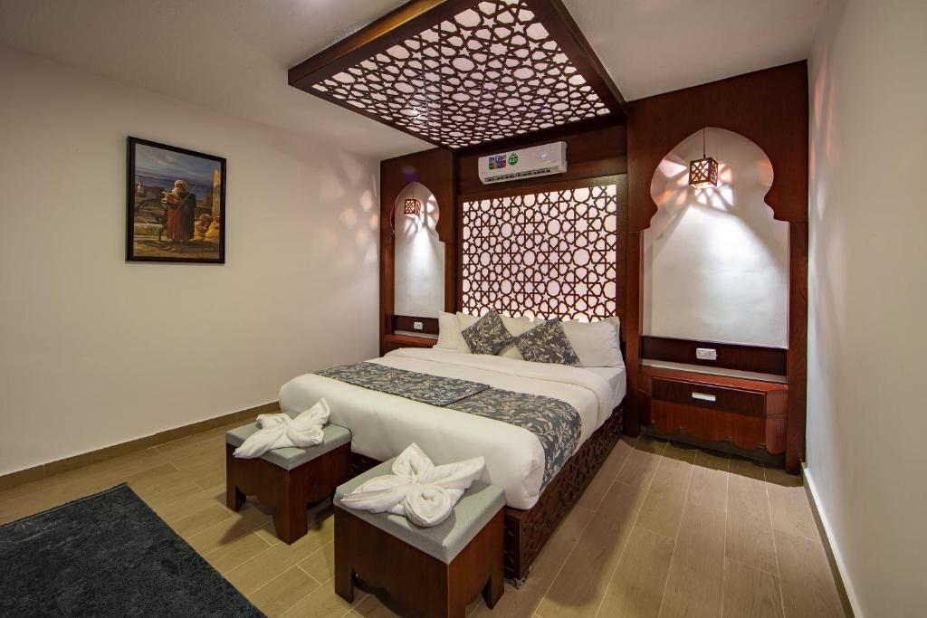 Postel nebo postele na pokoji v ubytování Petra Seasons luxury Resort