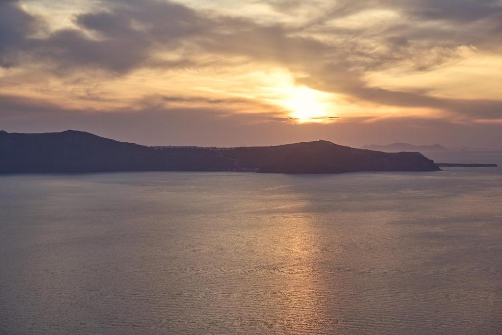 Amphitheater Cave Houses - 4