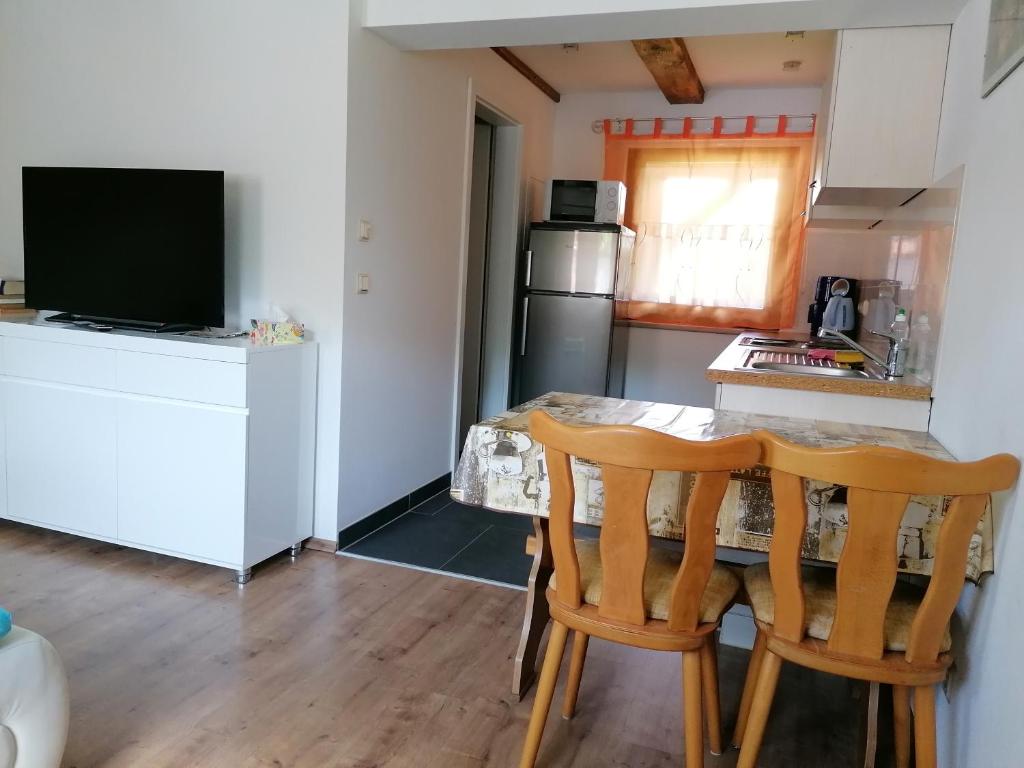 Kuchyň nebo kuchyňský kout v ubytování Ferienwohnung Max