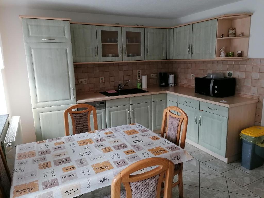 Kuchyň nebo kuchyňský kout v ubytování Ferienwohnung Max