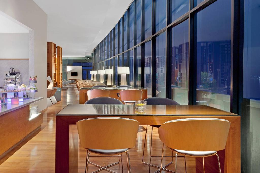 Phòng Club 2 Giường Đơn, quyền sử dụng Club Lounge, Phòng Nghỉ, 2 Giường Đôi, Ban Công