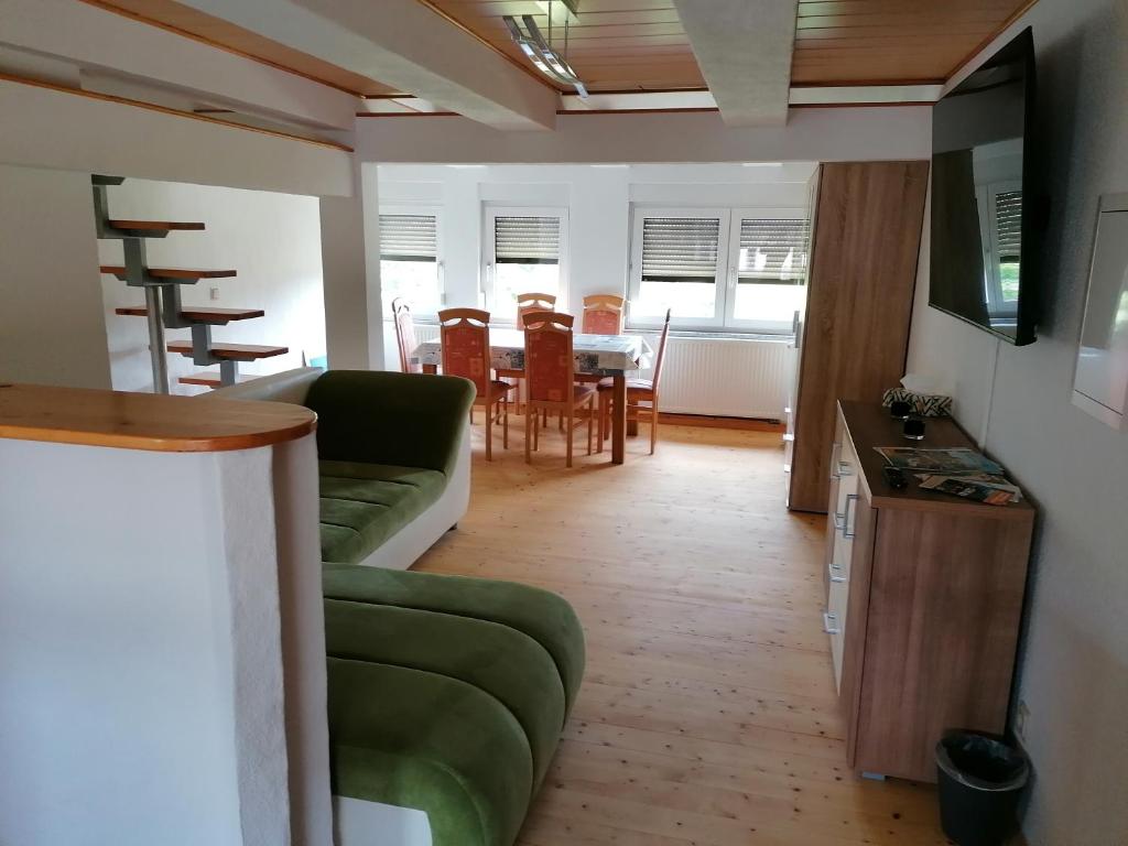 TV a/nebo společenská místnost v ubytování Ferienwohnung Max