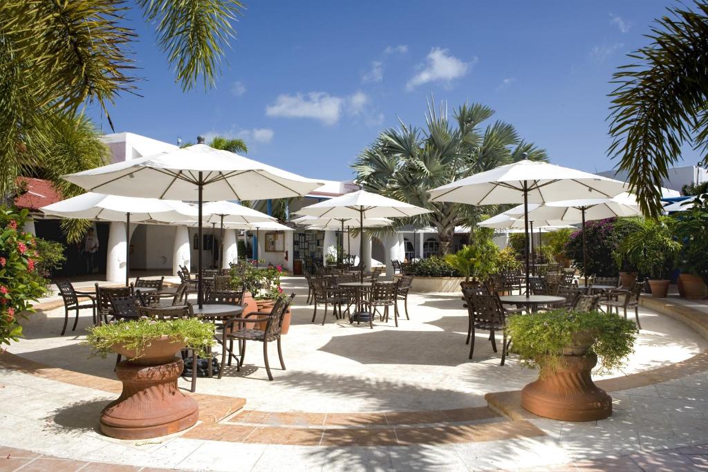 Restaurace v ubytování Jolly Beach Antigua - All Inclusive