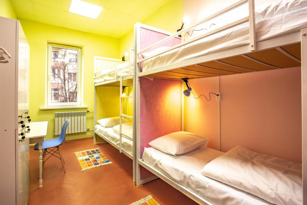 Postel nebo postele na pokoji v ubytování P2B hostel & bar